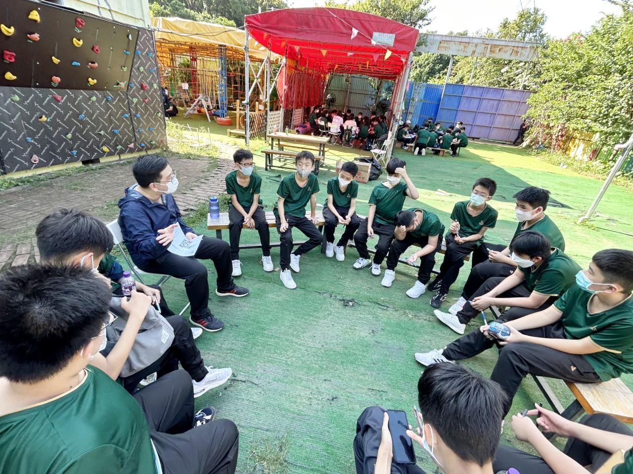 班主任與同學檢討活動的得著，並給予肯定和鼓勵