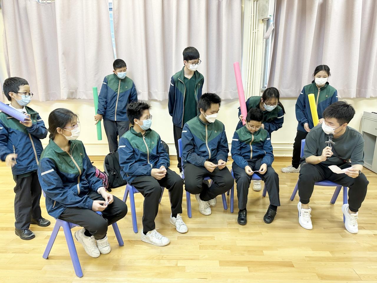  同學們一起歡笑，一起成長。