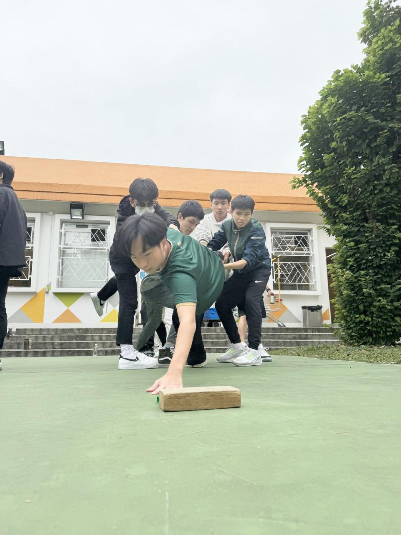 萬無一失，木磚過河