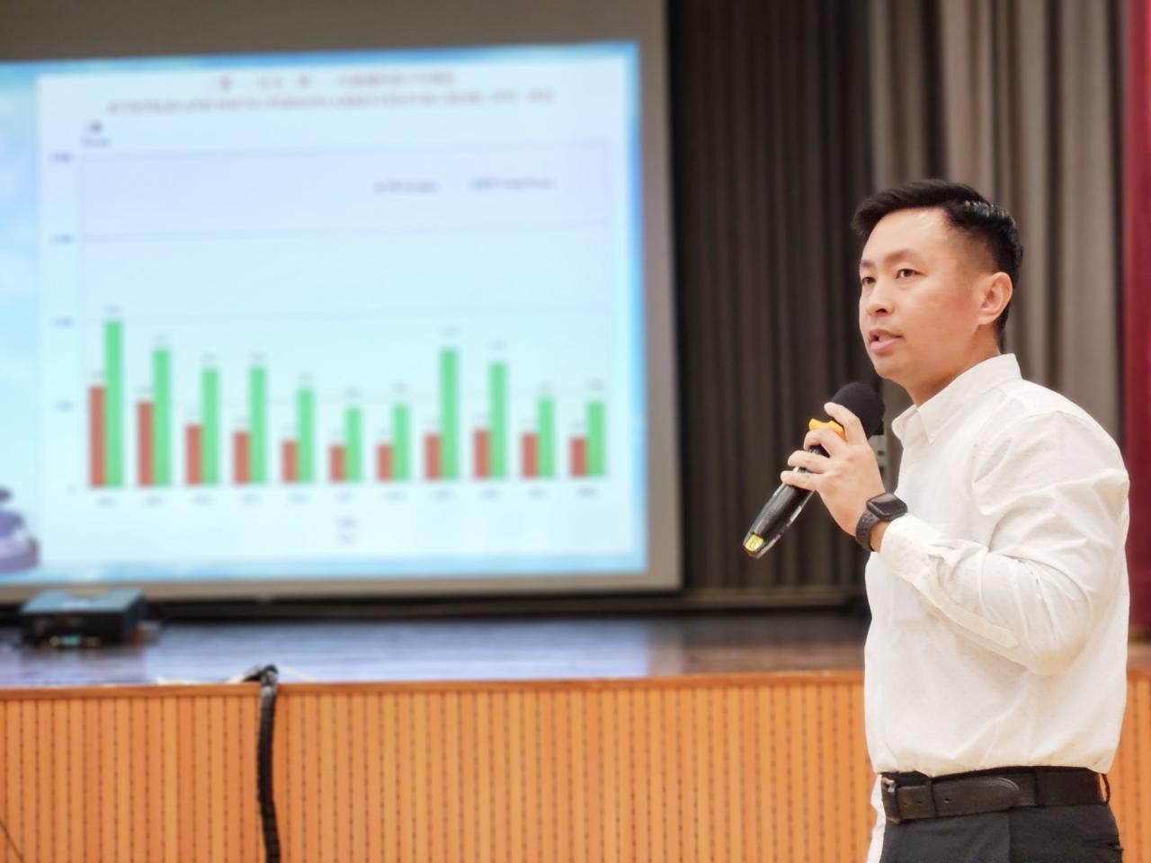 黃大仙警民關係科鄧梓良警長作出分享