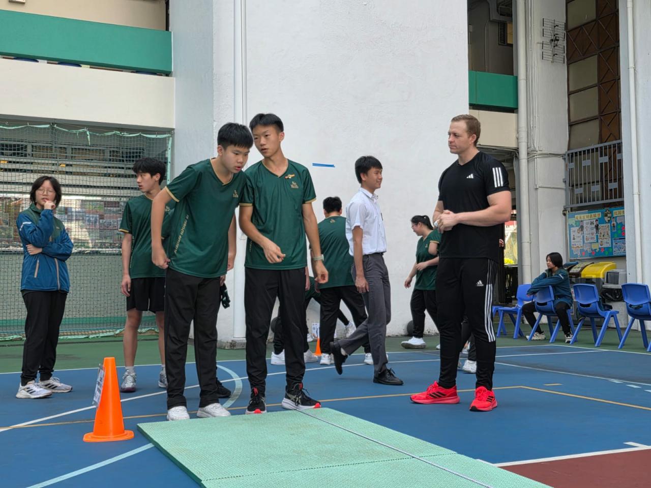 Fitness Bingo: Cooperating with the PE Panel, students learnt English through doing exercise with the NET.